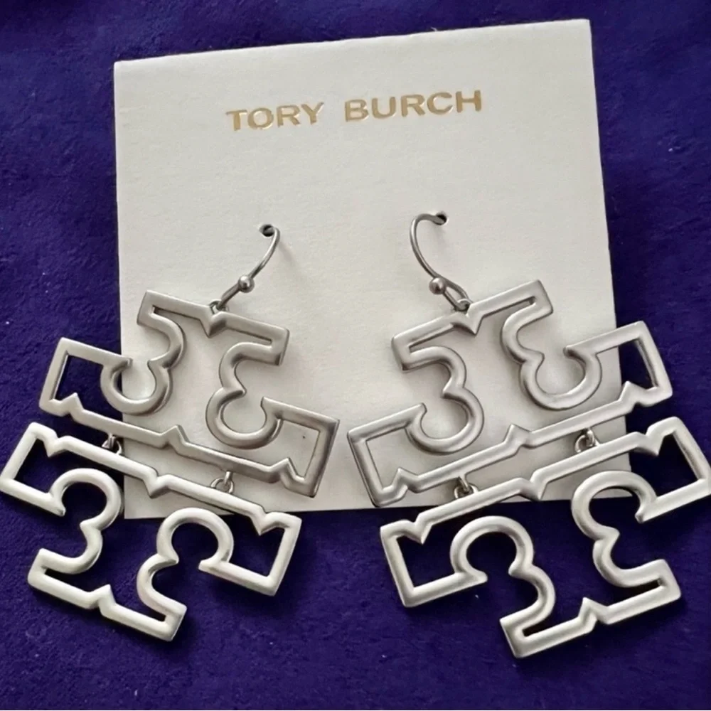 🔥🔥🔥ONE ITEM DEAL OF THE DAY TORY BURCH Authentic Earrings Reduced Buy Now